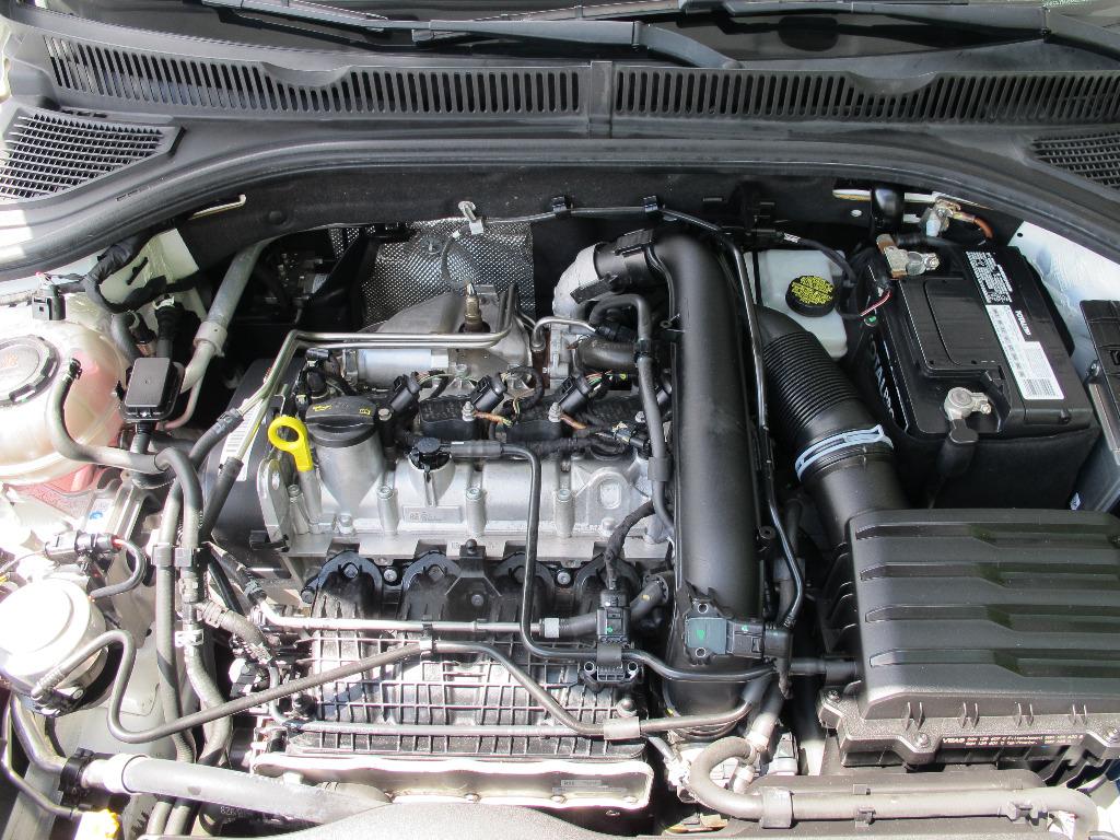 2019 Volkswagen Jetta R-LINE photo