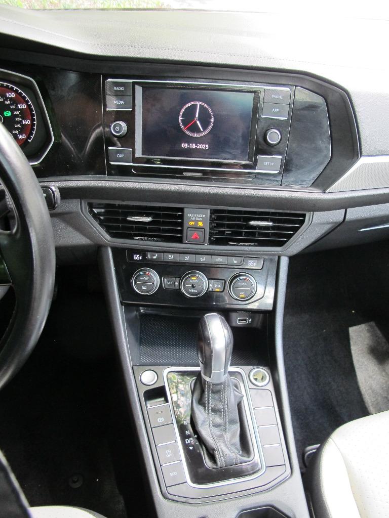 2019 Volkswagen Jetta R-LINE photo