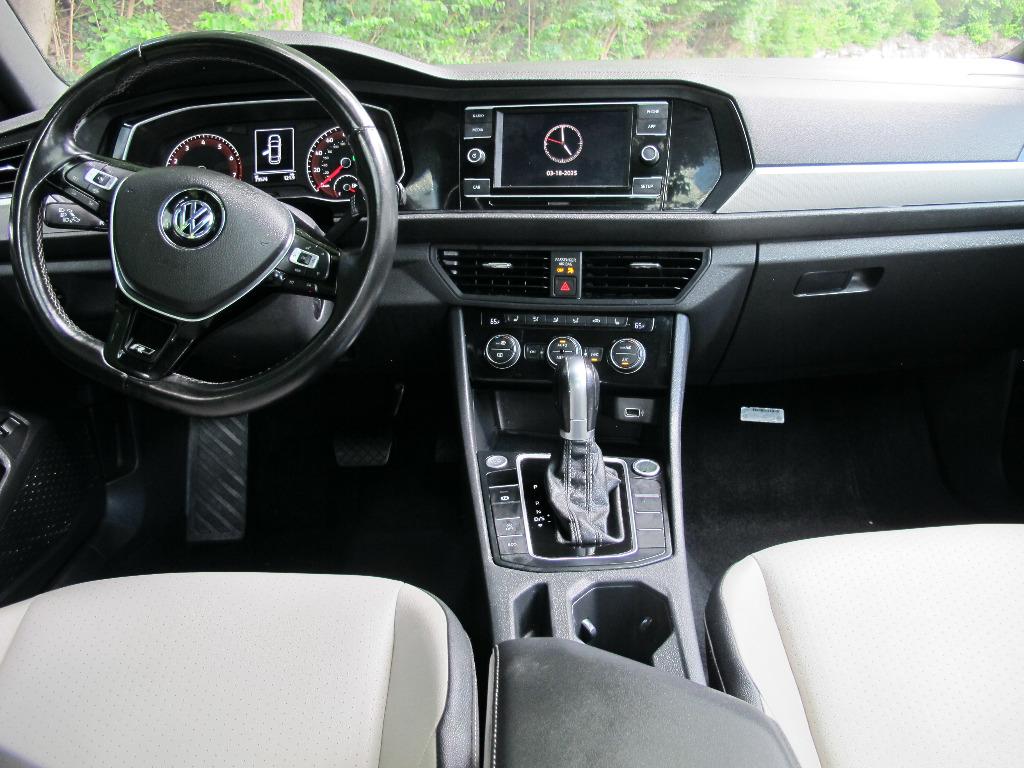 2019 Volkswagen Jetta R-LINE photo