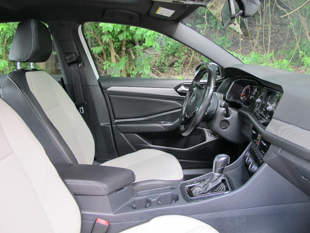 2019 Volkswagen Jetta R-LINE photo