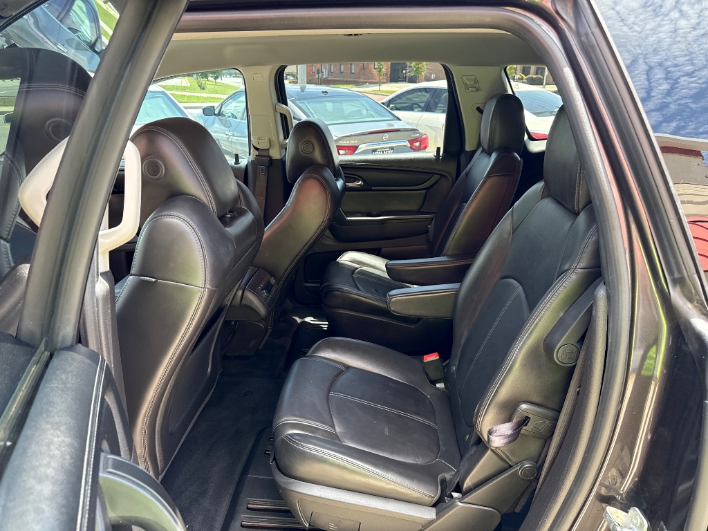 2013 Chevrolet Traverse LT photo
