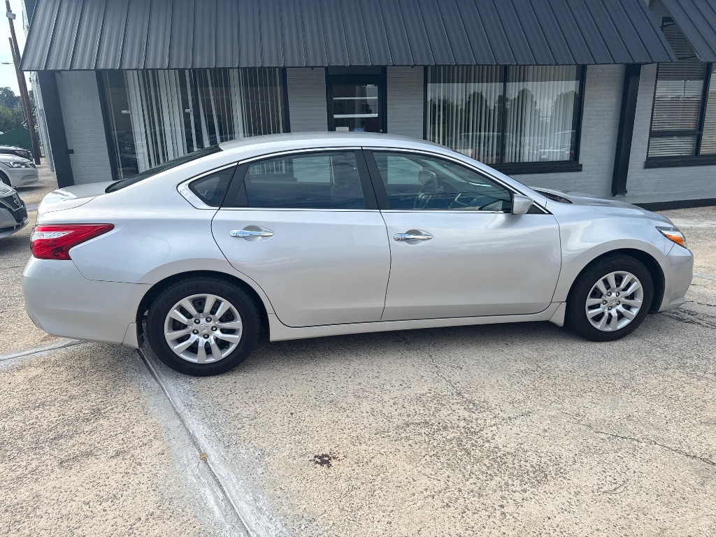 2017 Nissan Altima - $8,995