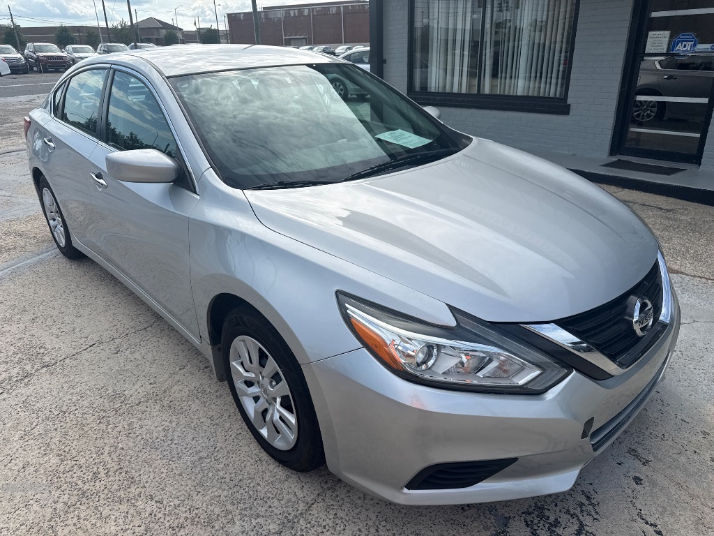2017 Nissan Altima - $8,995