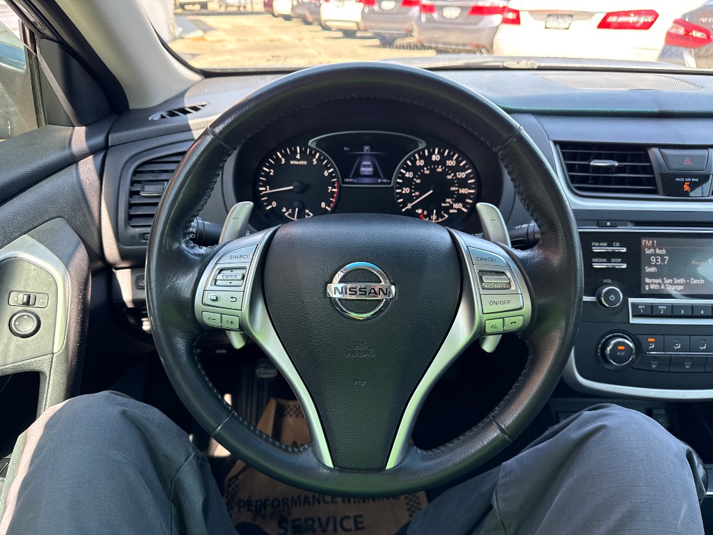 2017 Nissan Altima SR photo