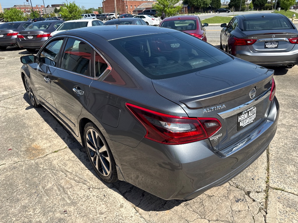 2017 Nissan Altima SR photo