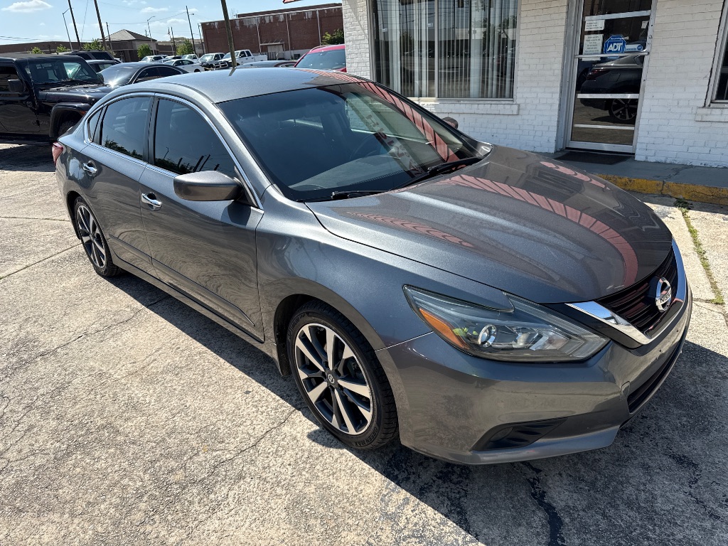 2017 Nissan Altima SR photo
