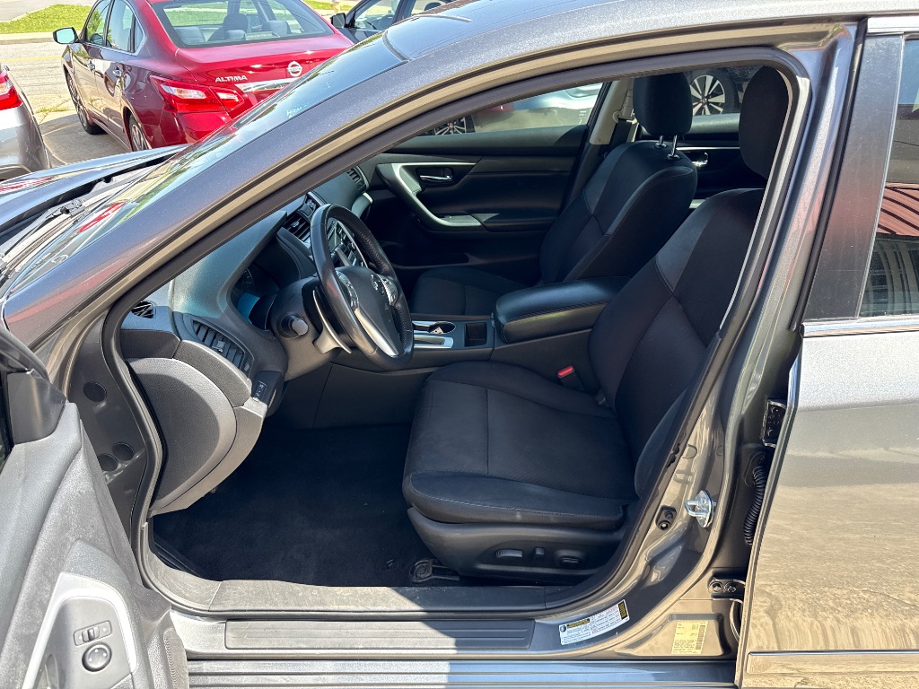 2017 Nissan Altima SR photo