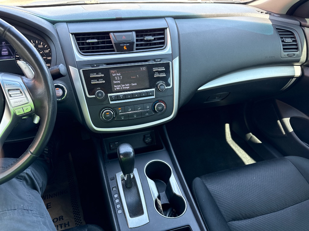 2017 Nissan Altima SR photo