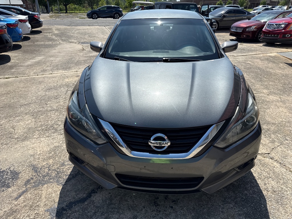 2017 Nissan Altima SR photo