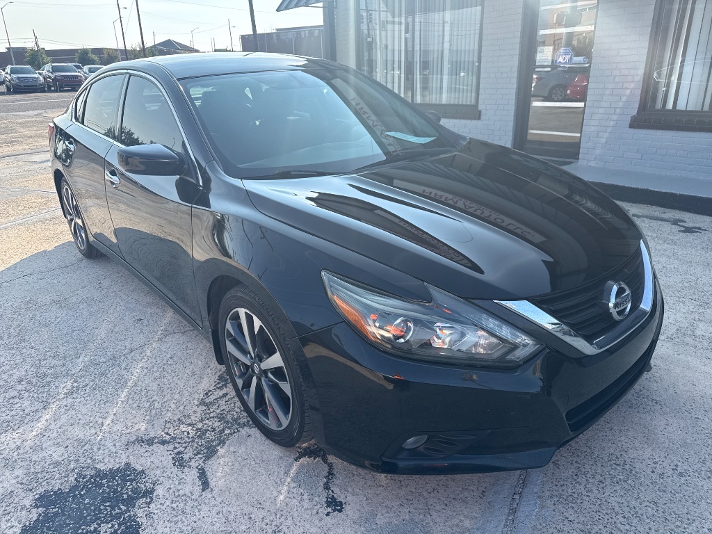 2016 Nissan Altima - $10,995