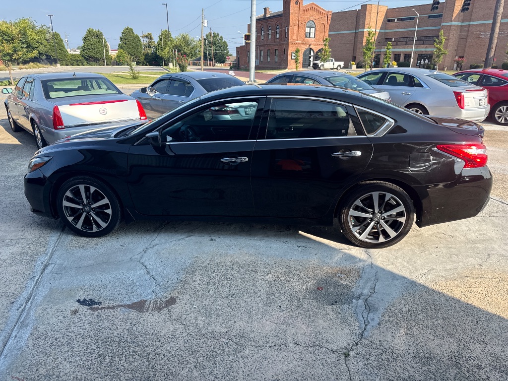 2016 Nissan Altima - $10,995