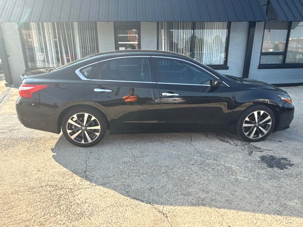 2016 Nissan Altima - $10,995