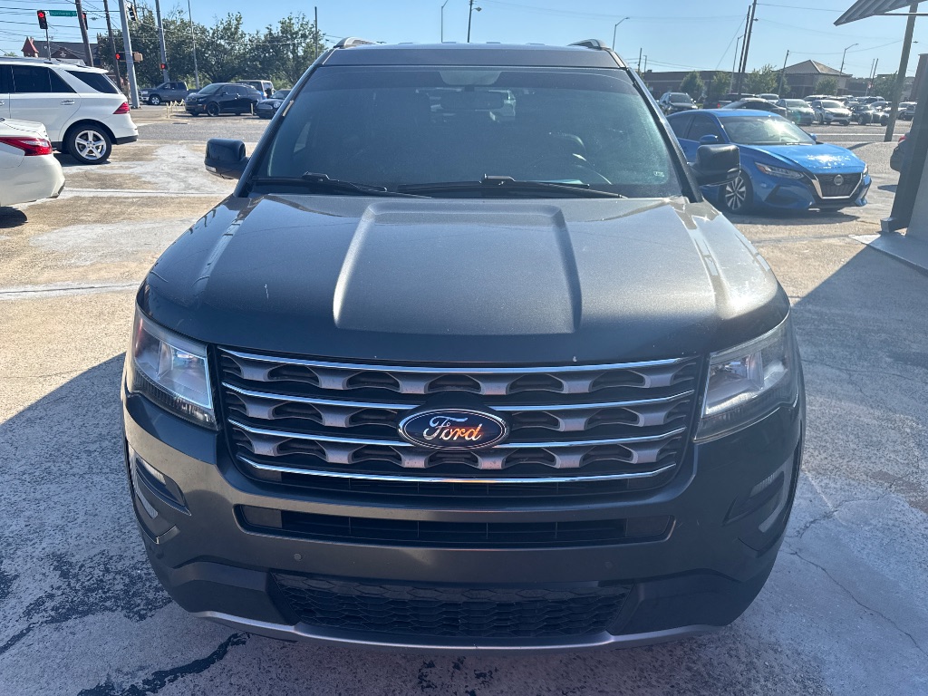 2017 Ford Explorer - $9,995