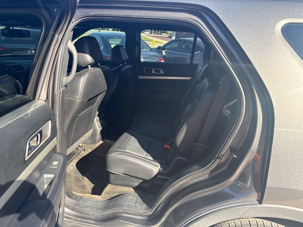 2017 Ford Explorer - $9,995