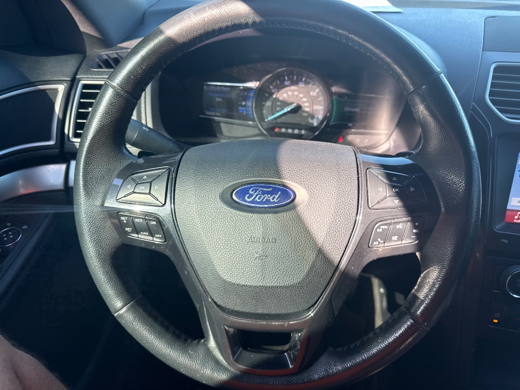 2017 Ford Explorer - $9,995