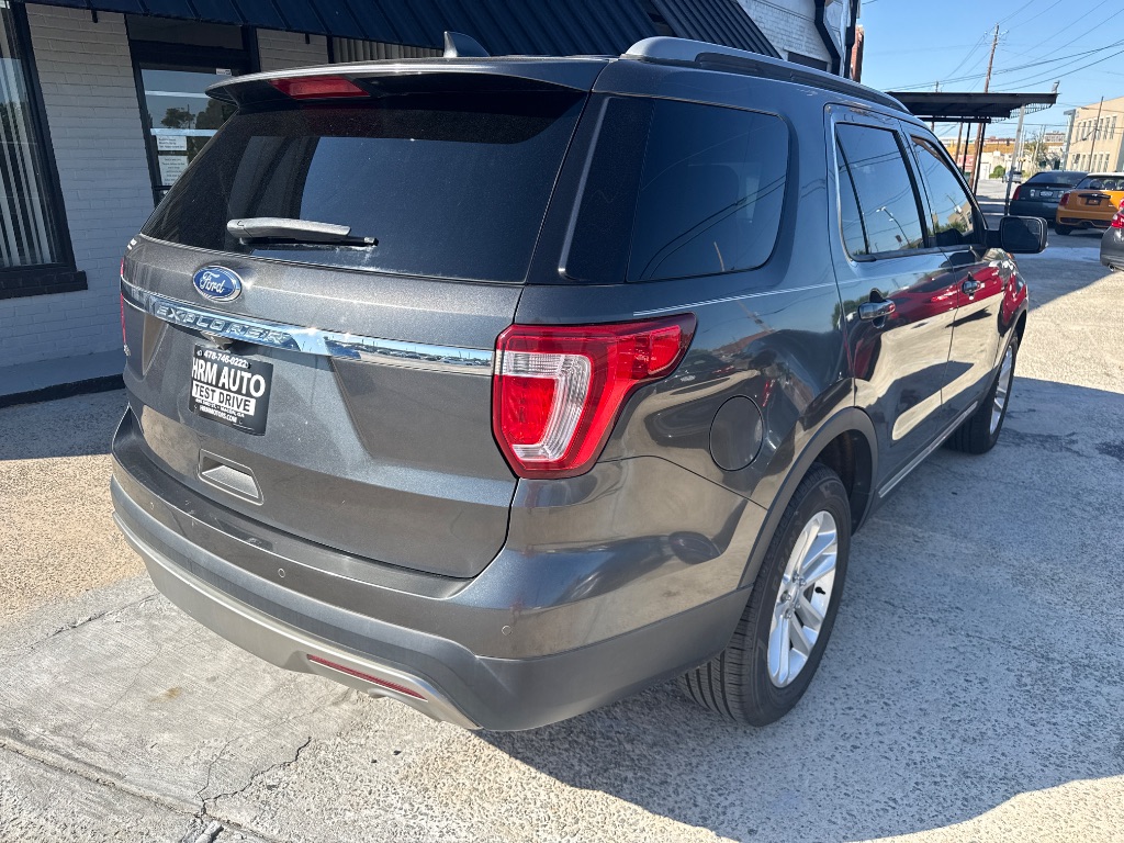 2017 Ford Explorer - $9,995