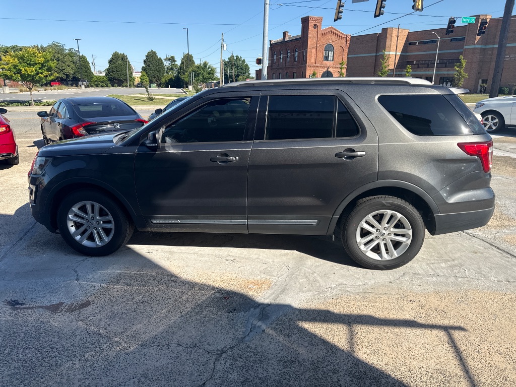 2017 Ford Explorer - $9,995