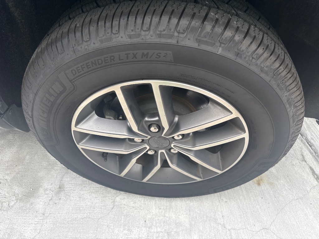 2020 Jeep Cherokee - $17,995