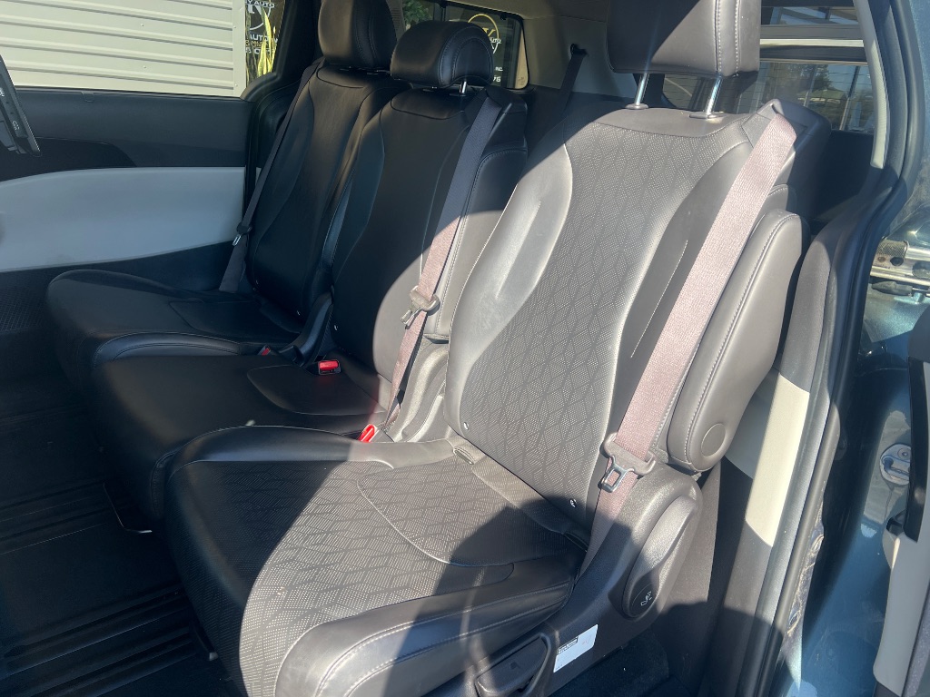 2022 Kia Carnival - $24,794