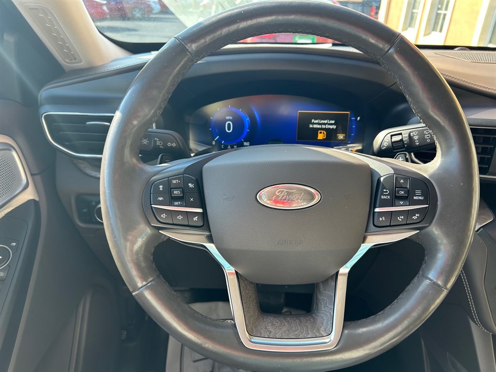 2020 Ford Explorer Platinum photo
