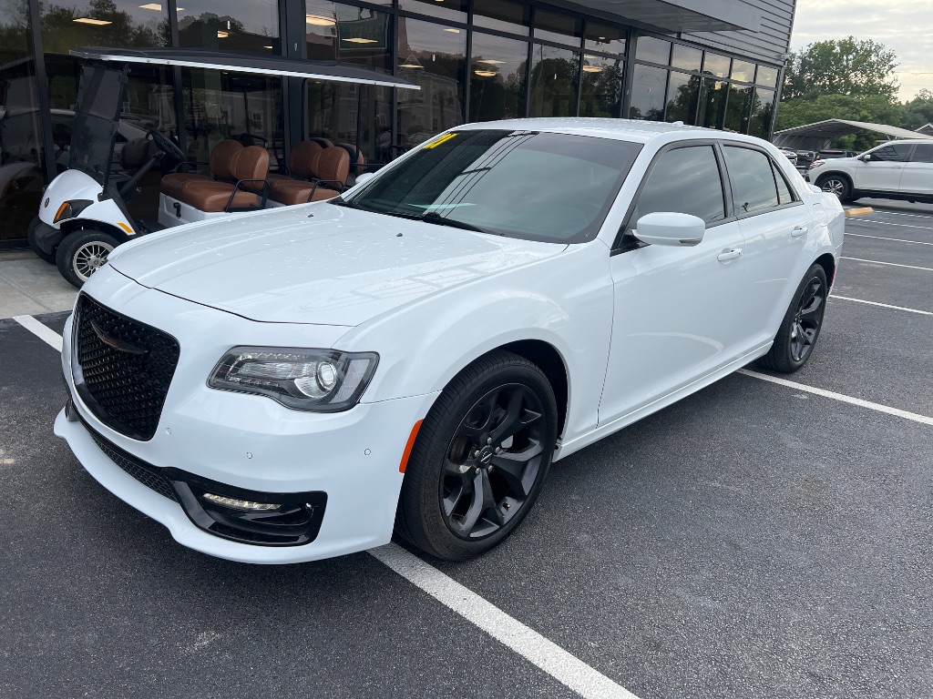 2021 Chrysler 300 - $26,794