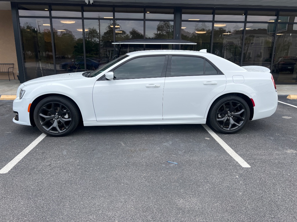 2021 Chrysler 300 - $26,794
