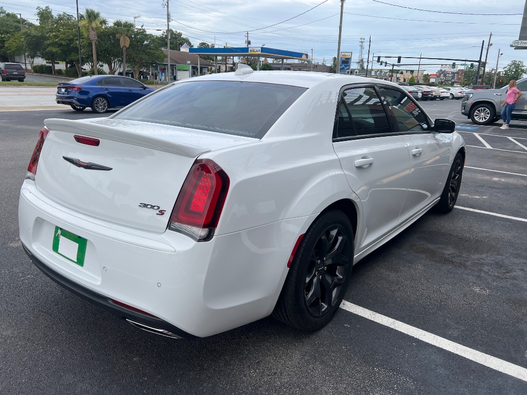 2021 Chrysler 300 - $26,794