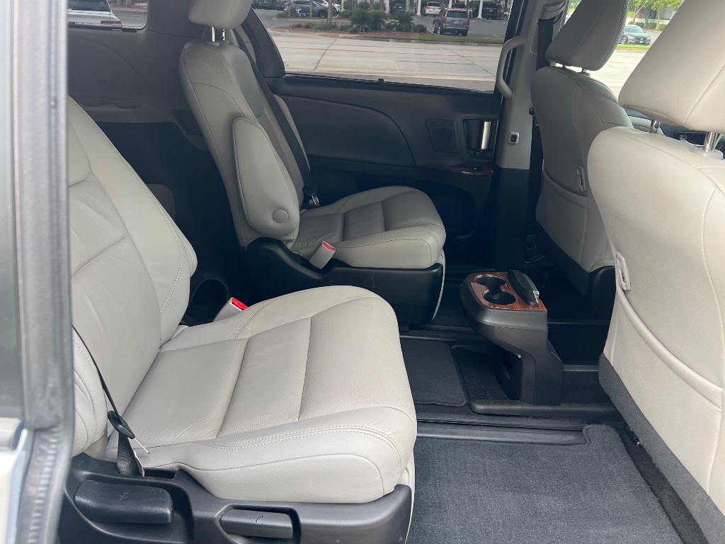 2018 Toyota Sienna - $21,794