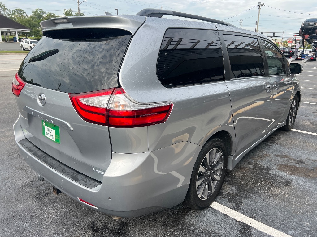 2018 Toyota Sienna - $21,794