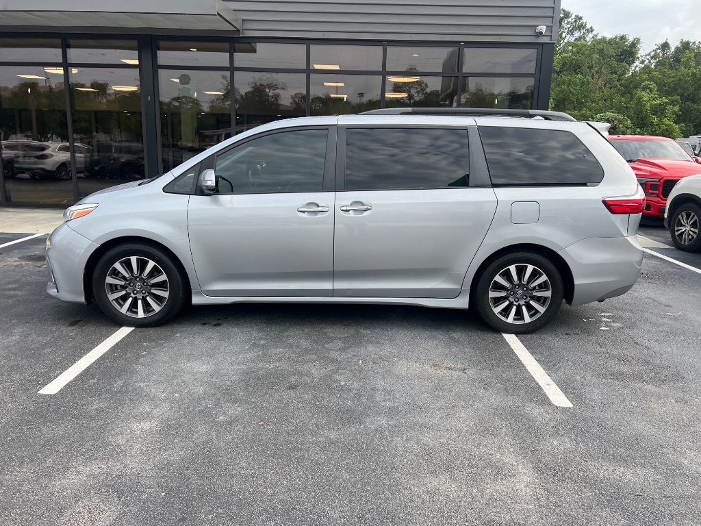 2018 Toyota Sienna - $21,794