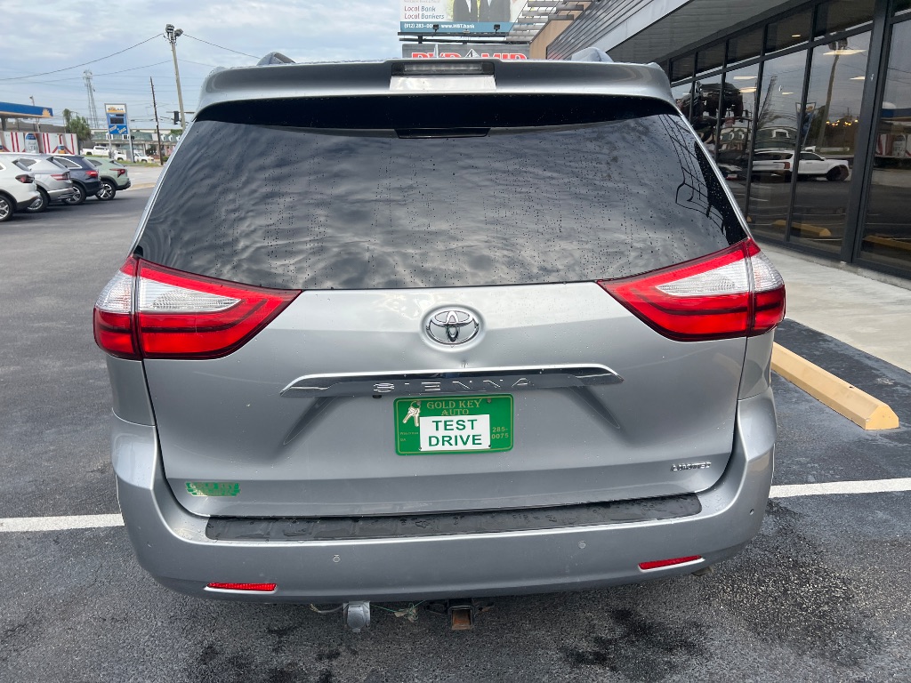 2018 Toyota Sienna - $21,794