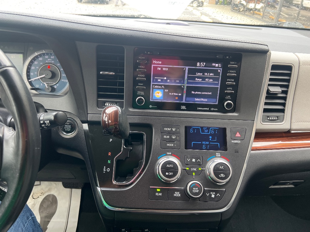 2018 Toyota Sienna - $21,794