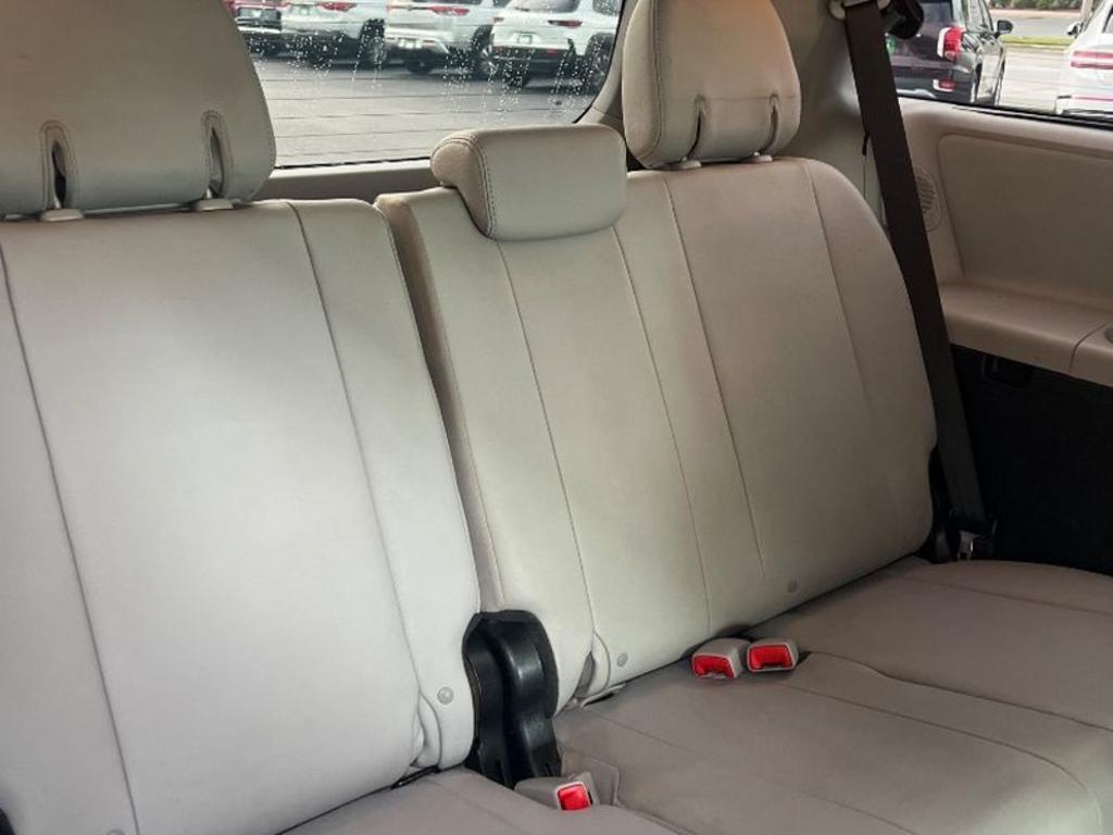 2018 Toyota Sienna - $21,794