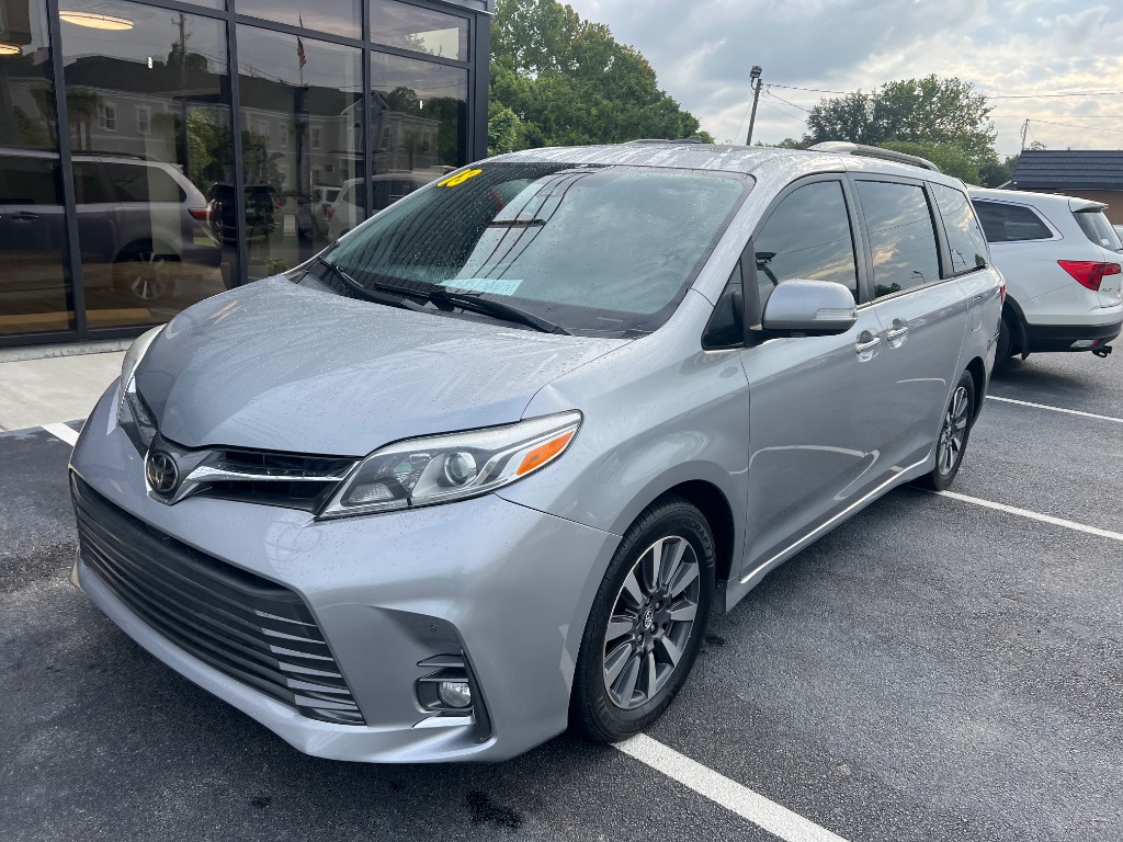 2018 Toyota Sienna - $21,794