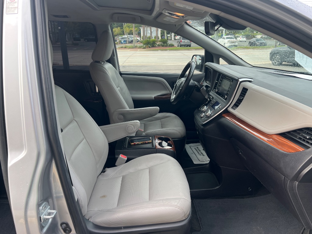 2018 Toyota Sienna - $21,794