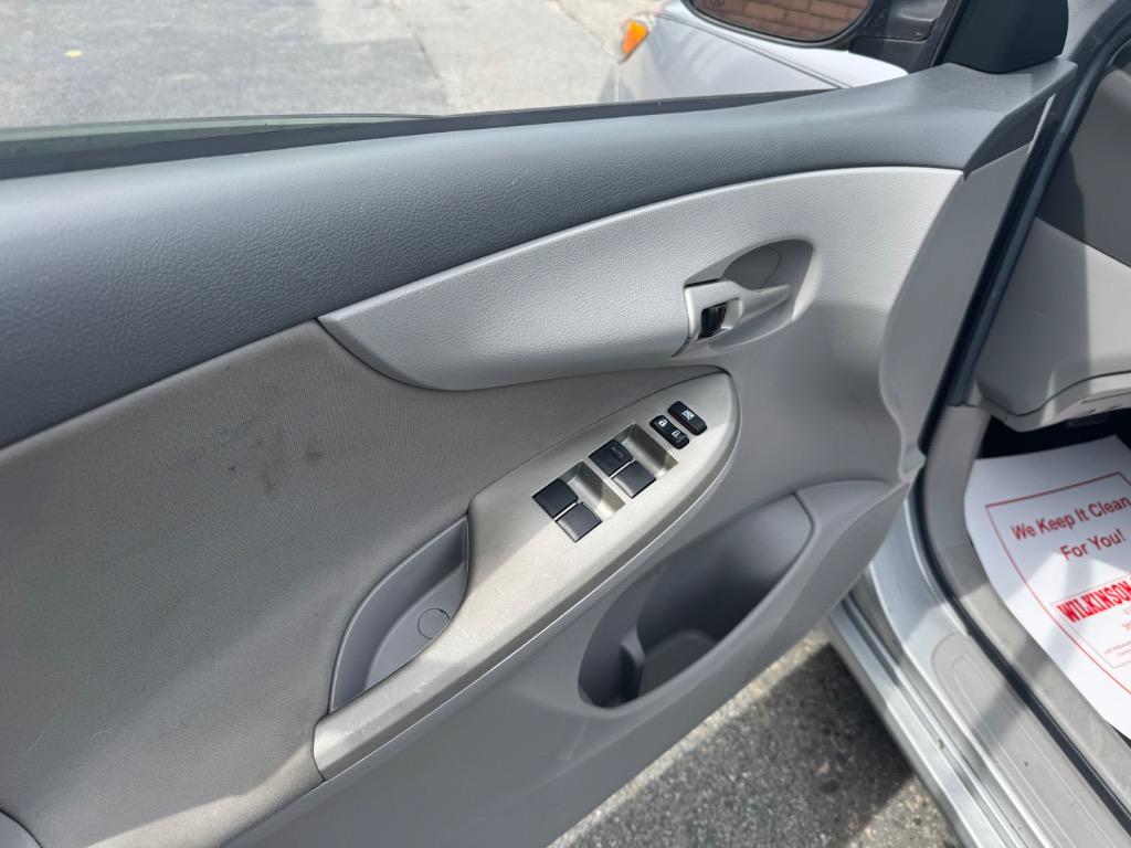 2010 Toyota Corolla photo