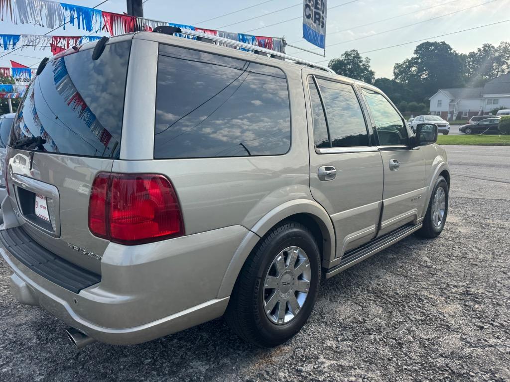 2004 Lincoln Navigator - $9,995