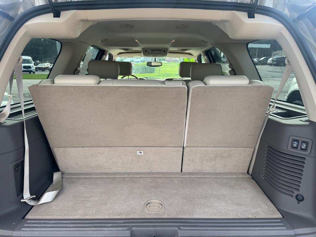 2004 Lincoln Navigator - $9,995