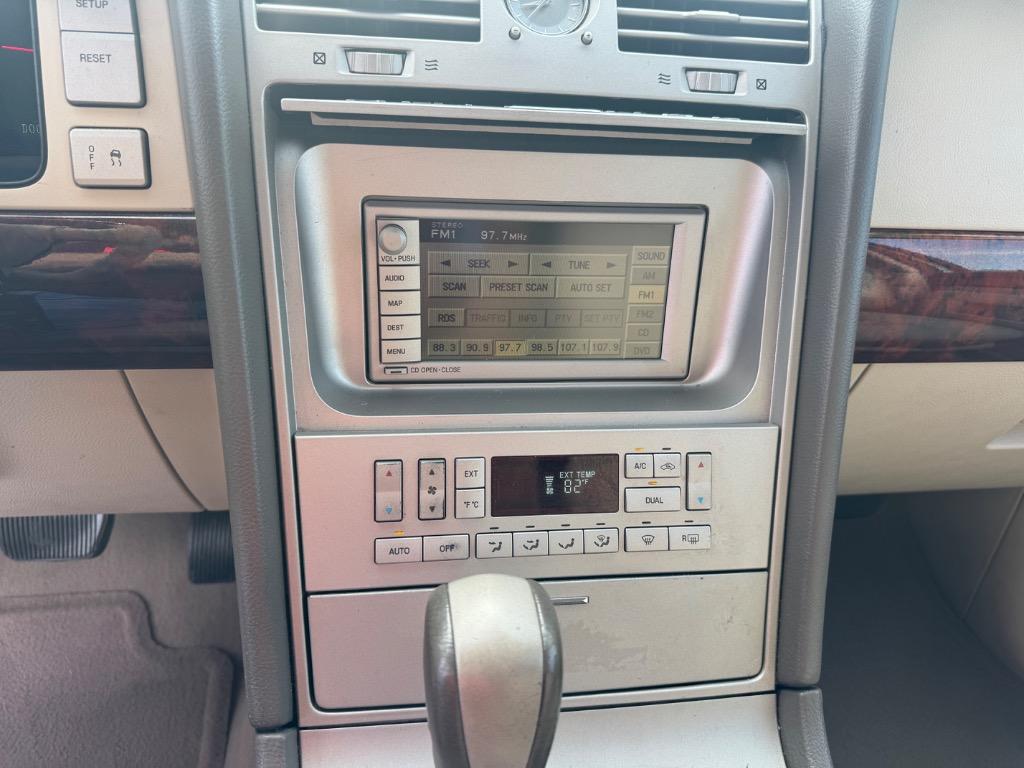 2004 Lincoln Navigator - $9,995
