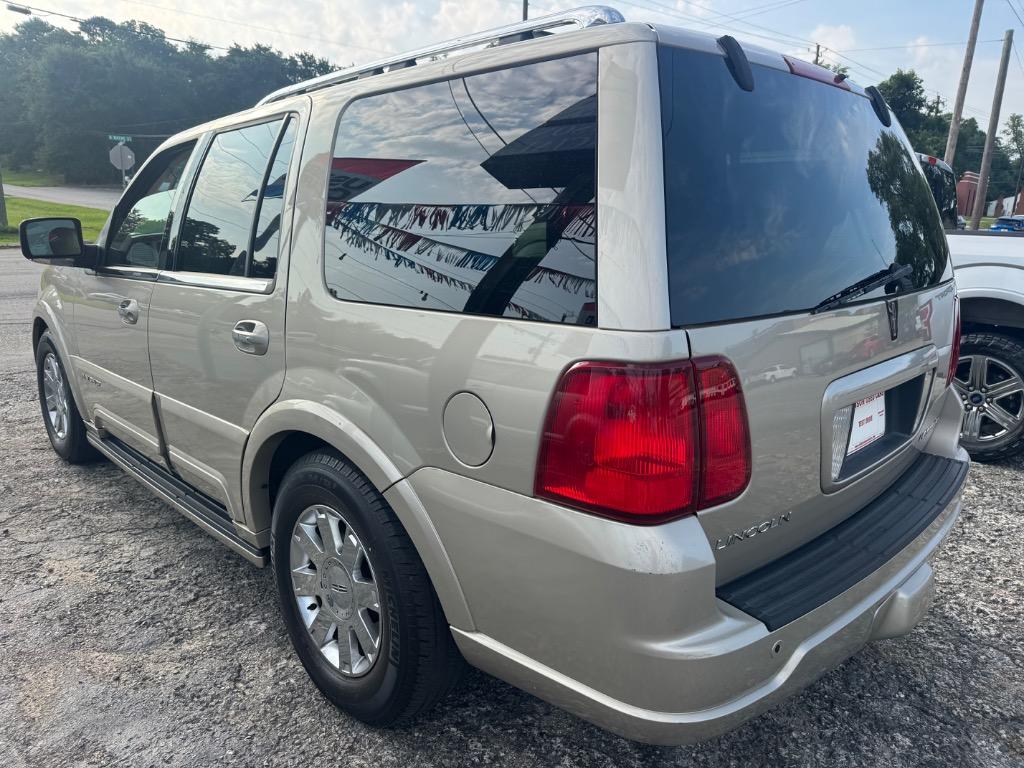 2004 Lincoln Navigator - $9,995