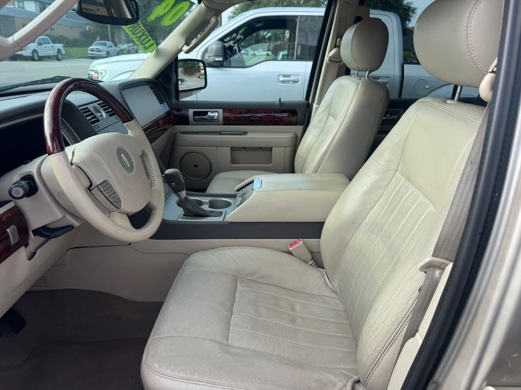 2004 Lincoln Navigator - $9,995