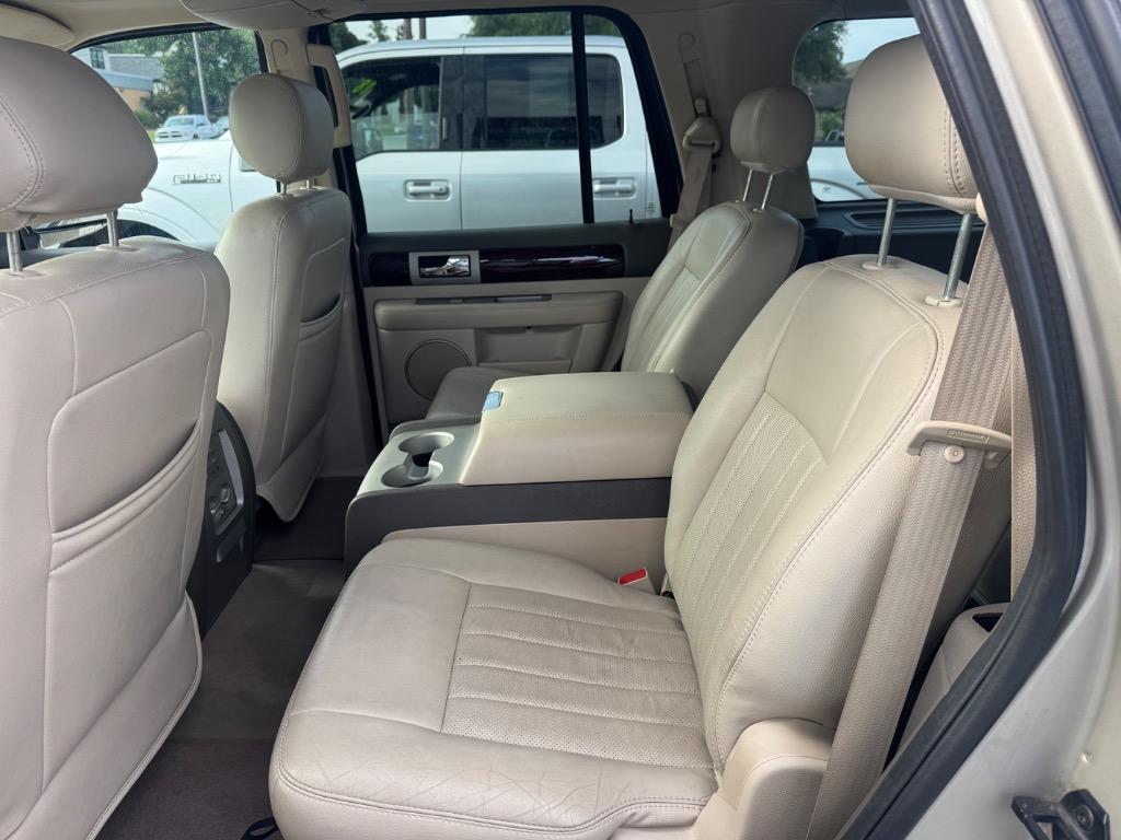 2004 Lincoln Navigator - $9,995