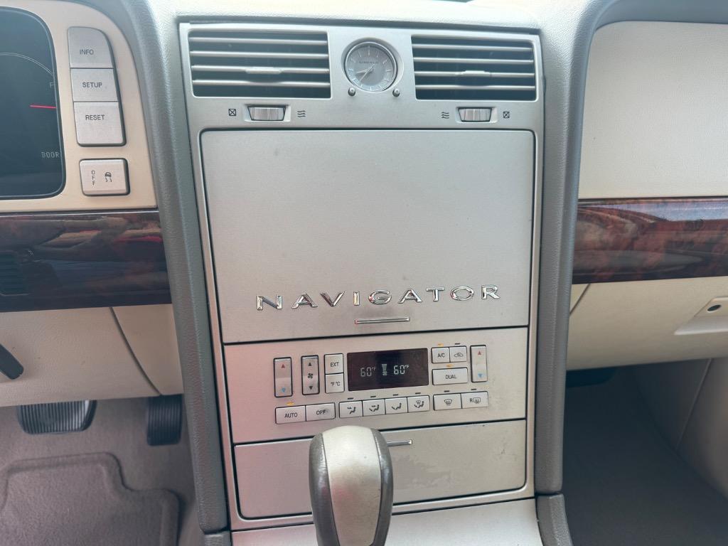 2004 Lincoln Navigator - $9,995
