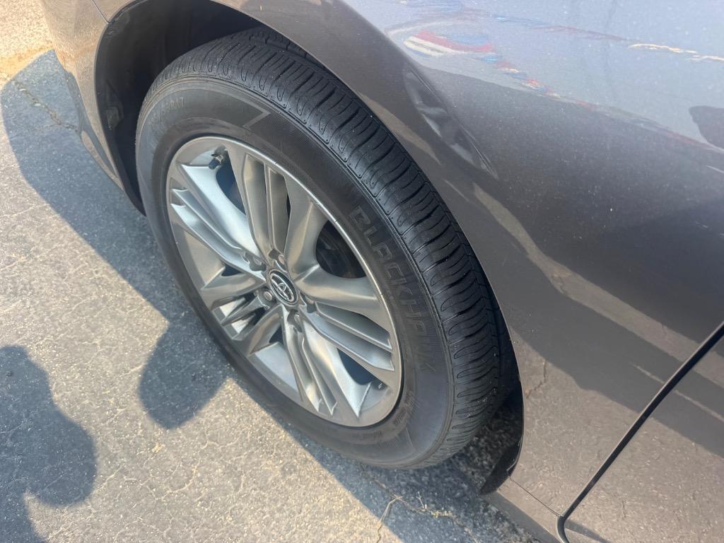 2016 Toyota Camry - $13,995