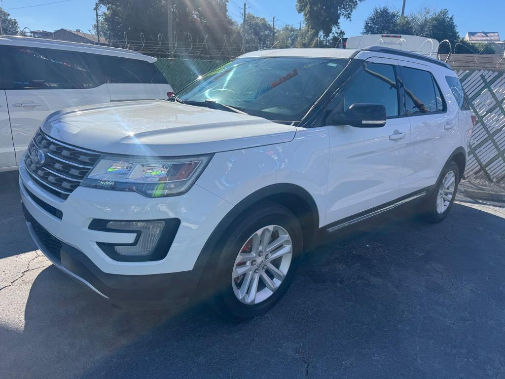 2017 Ford Explorer - $12,995