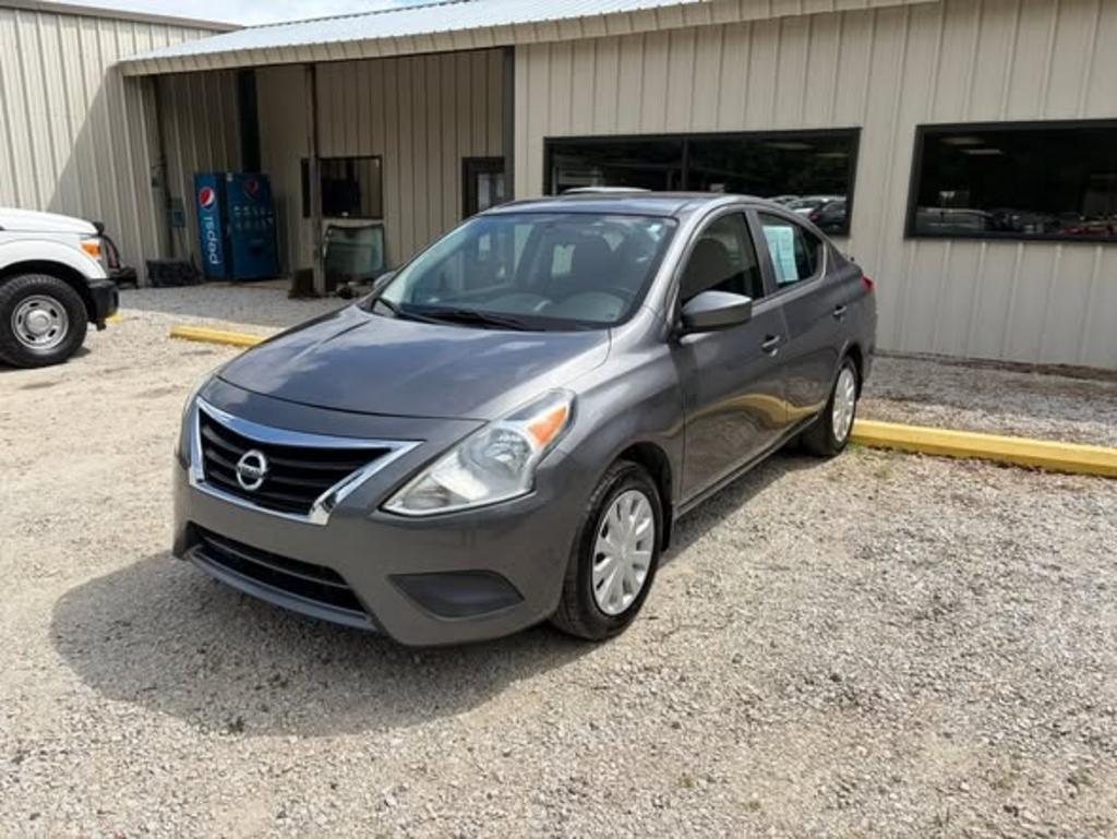 2016 Nissan Versa - $9,995