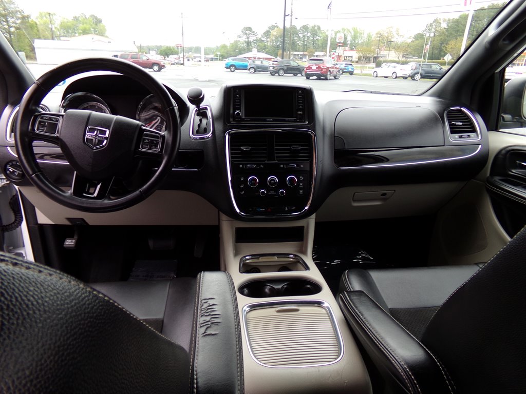 2019 Dodge Grand Caravan SXT photo