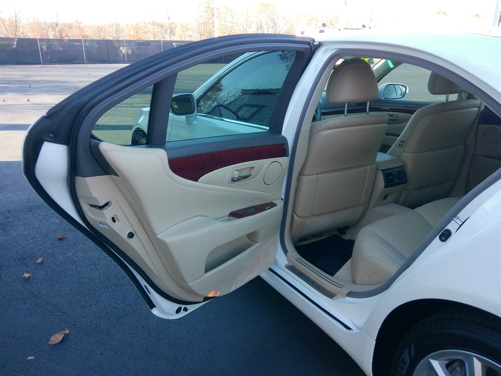 2009 Lexus LS 460 photo