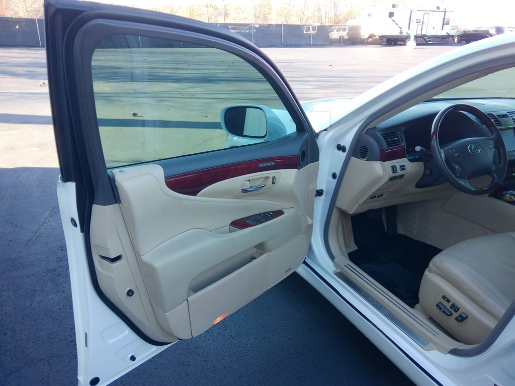 2009 Lexus LS 460 photo