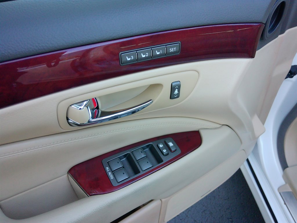 2009 Lexus LS 460 photo